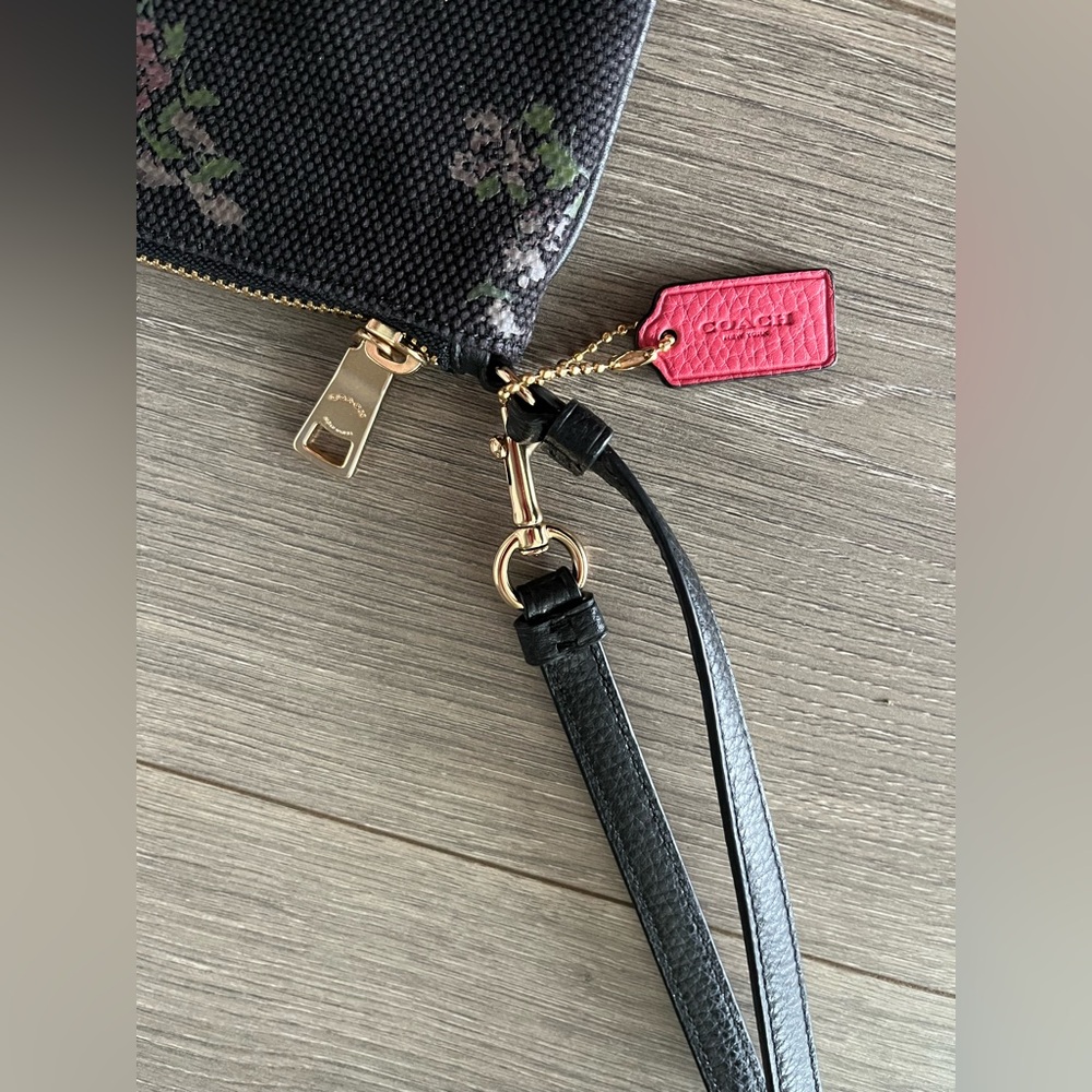 EUC Coach Black Hobo Bag Circa 2012 and Coach Love Large Wristlet Circa 2019 - Picture 5 of 16